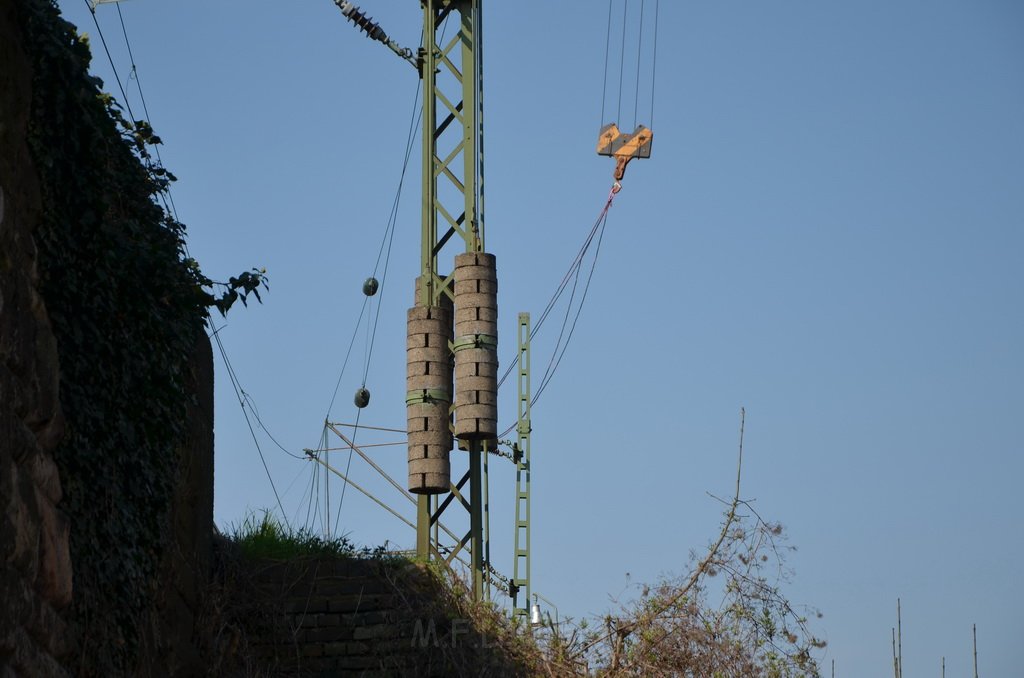 Einsatz BF Koeln Kran beruehrt Oberleitung DB Koeln Gremberg Taunusstr P039.JPG